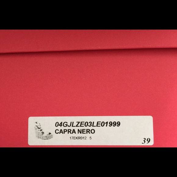 Vacation Chic Strappy Sandals - Picture 3 of 3